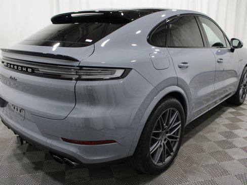 Used 2025 Porsche Cayenne Turbo AWD/4WD image 33
