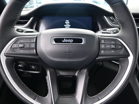 Used 2024 Jeep Grand Cherokee Altitude image 28