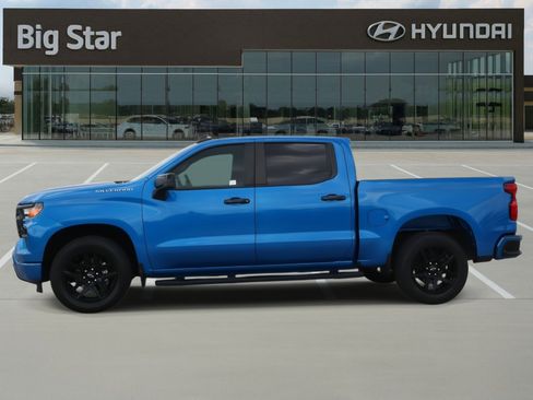 Used 2023 Chevrolet Silverado 1500 Custom image 2