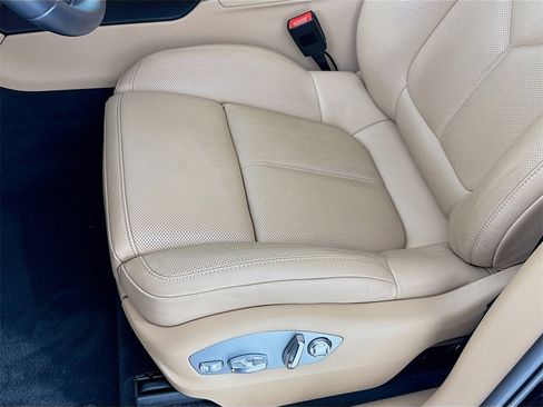 Used 2025 Porsche Macan image 13