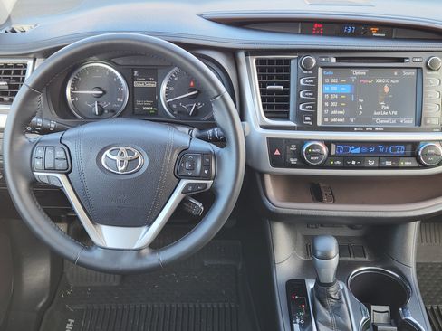 Used 2018 Toyota Highlander Limited image 27