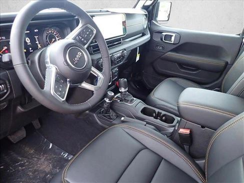 New 2025 Jeep Wrangler Unlimited Sahara AWD/4WD image 10