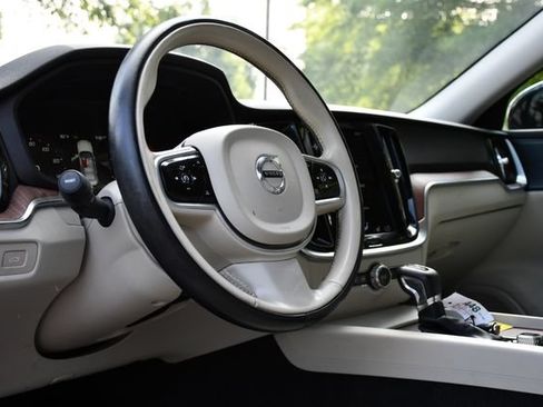 Used 2019 Volvo S60 T5 Momentum w/ Multimedia Package FWD image 13