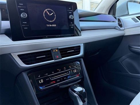 Certified 2025 Volkswagen Taos SE image 14