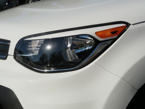 Used 2018 Kia Soul w/ Convenience Package FWD image 16