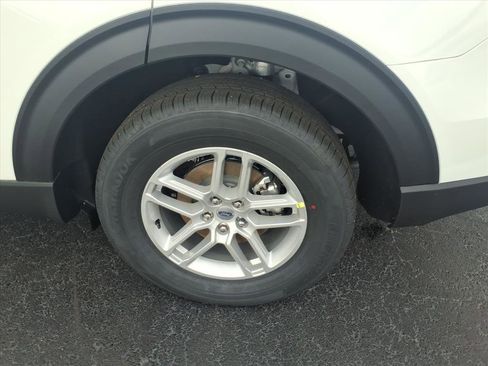 Used 2026 Ford Explorer Active AWD/4WD image 8