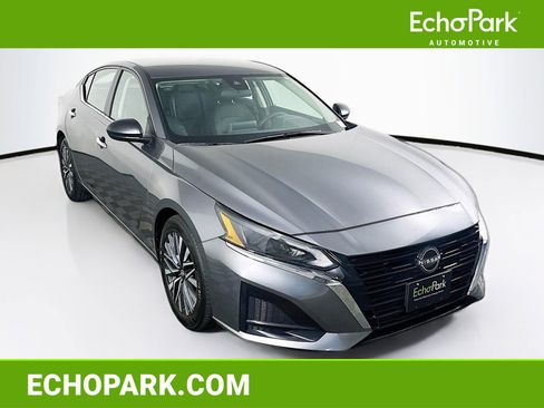 Used 2024 Nissan Altima 2.5 SV FWD image 1
