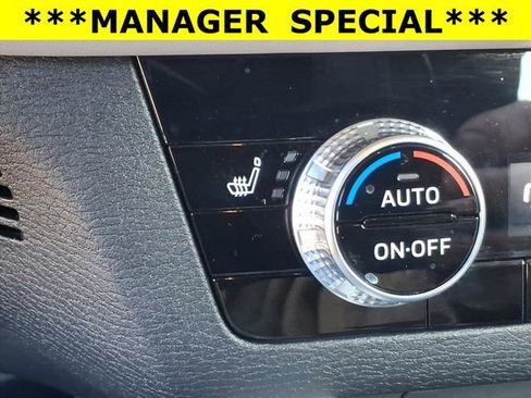 Used 2025 Mitsubishi Outlander SE image 8