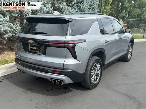 Used 2024 Chevrolet Traverse LT image 9