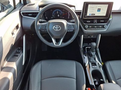 Certified 2025 Toyota Corolla Cross XLE FWD image 11