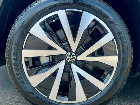 Used 2024 Volkswagen Taos SE FWD image 26