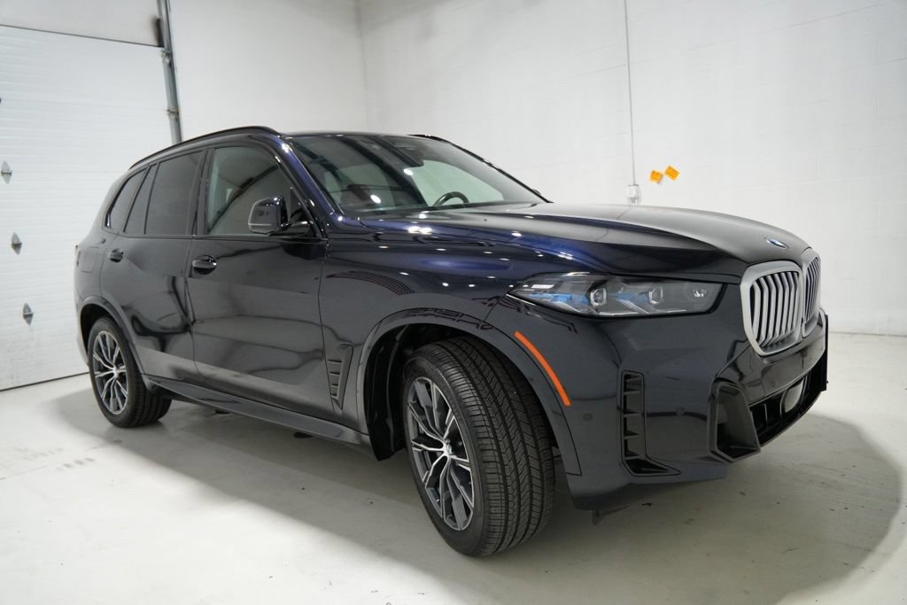 Used 2024 BMW X5 xDrive40i w/ M Sport Package AWD/4WD image 4