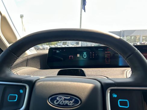 Used 2025 Ford Expedition Platinum AWD/4WD image 16