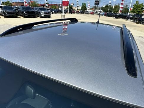 Used 2019 Jeep Cherokee Latitude Plus AWD/4WD image 31