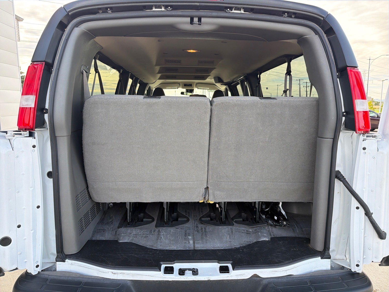 Used 2025 GMC Savana 3500 LT w/ LT Preferred Equipment Group RWD image 8