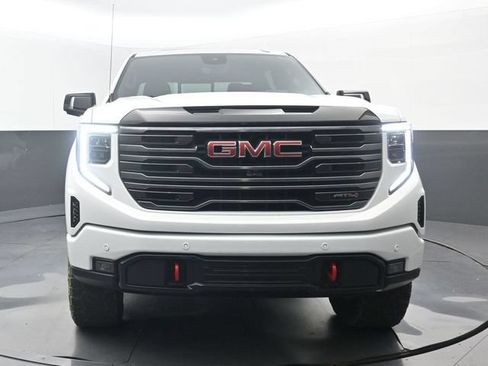 Used 2025 GMC Sierra 1500 AT4 w/ AT4 Premium Package AWD/4WD image 5