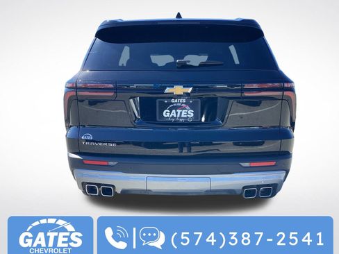 Used 2025 Chevrolet Traverse LT image 8