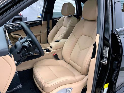 New 2026 Porsche Macan AWD/4WD image 5