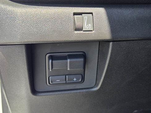 Used 2025 Chevrolet Colorado Trail Boss AWD/4WD image 19