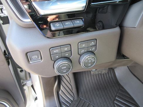 Certified 2022 Chevrolet Silverado 1500 LTZ w/ LTZ Premium Package AWD/4WD image 10