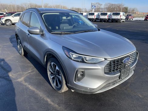 Used 2024 Ford Escape Platinum image 10