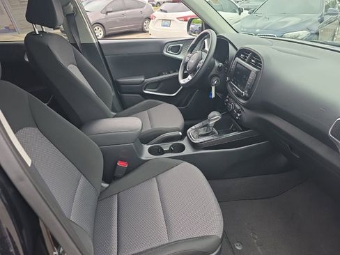 Used 2024 Kia Soul LX w/ Option Group 015 FWD image 8
