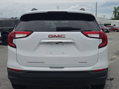 Used 2024 GMC Terrain SLE w/ Driver Convenience Package AWD/4WD image 4