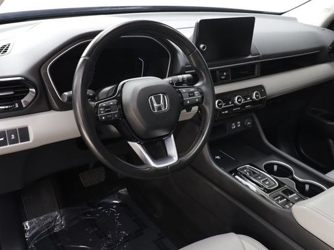 Used 2024 Honda Pilot Touring image 7