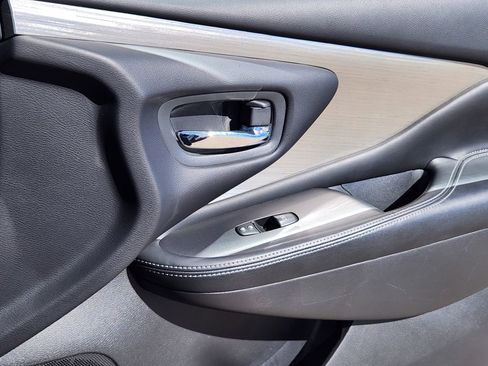 Used 2015 Nissan Murano S w/ Navigation Package image 12