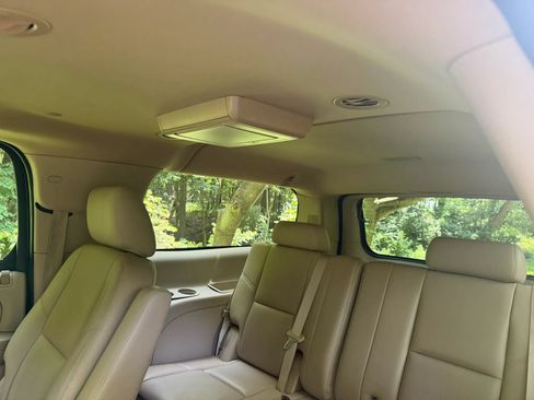 Used 2014 Cadillac Escalade ESV Premium AWD/4WD image 12