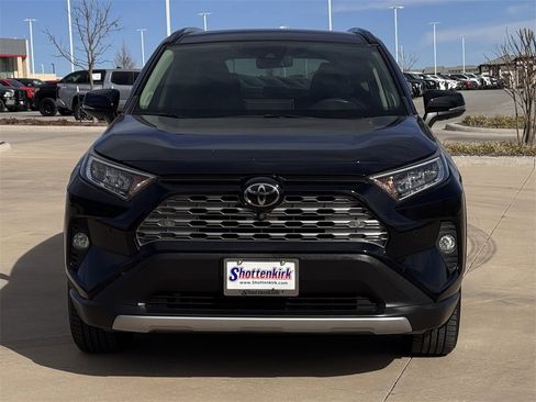Used 2019 Toyota RAV4 Limited w/ Advanced Technology Package image 8