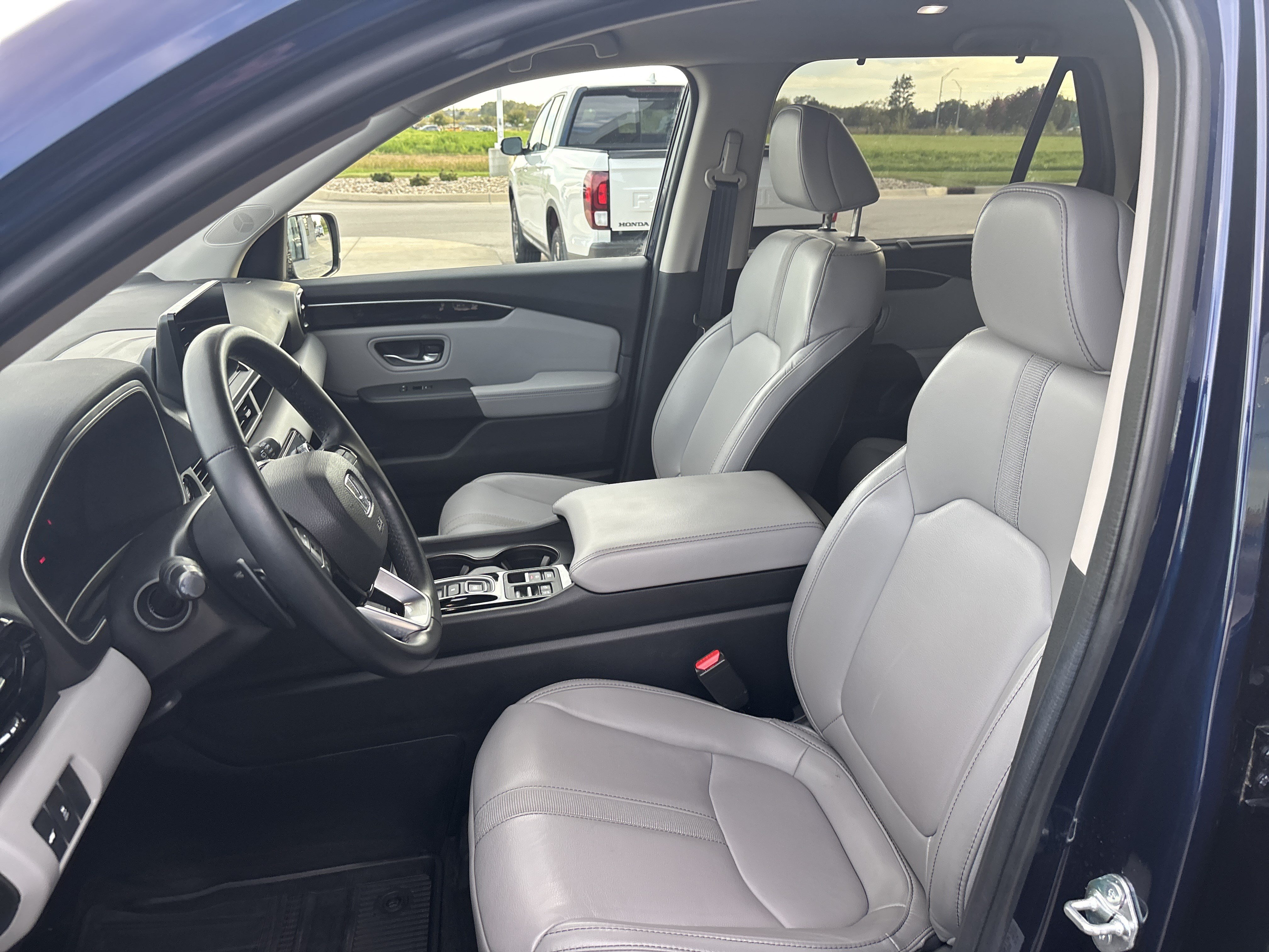 Used 2025 Honda Pilot EX-L image 10
