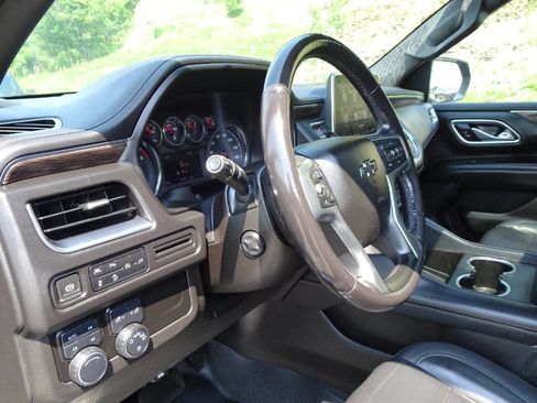 Used 2021 Chevrolet Suburban Z71 w/ Luxury Package AWD/4WD image 17
