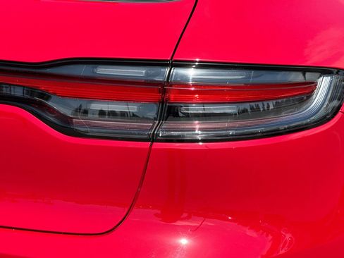 Certified 2024 Porsche Macan AWD/4WD image 28