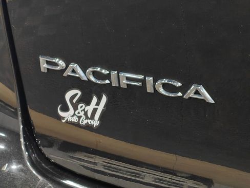 Used 2018 Chrysler Pacifica Touring-L w/ Tire & Wheel Group image 59