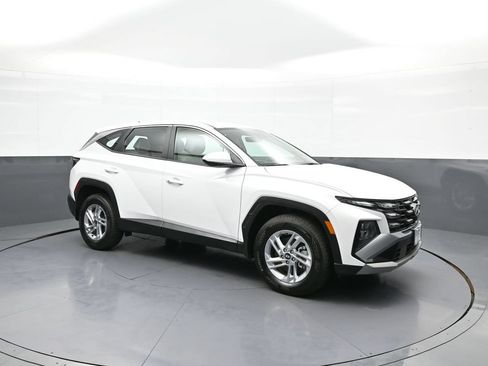 Certified 2025 Hyundai Tucson SE AWD/4WD image 4