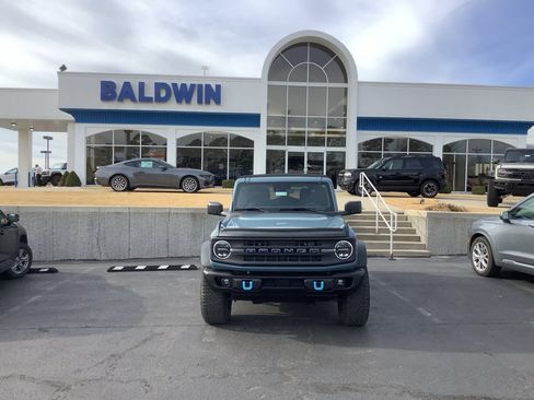 Used 2022 Ford Bronco Black Diamond w/ Sasquatch Package image 2