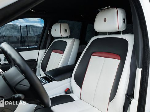 Used 2022 Rolls-Royce Cullinan w/ Technology Package AWD/4WD image 24