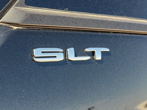 Used 2023 GMC Terrain SLT w/ LPO, Floor Liner Package FWD image 9