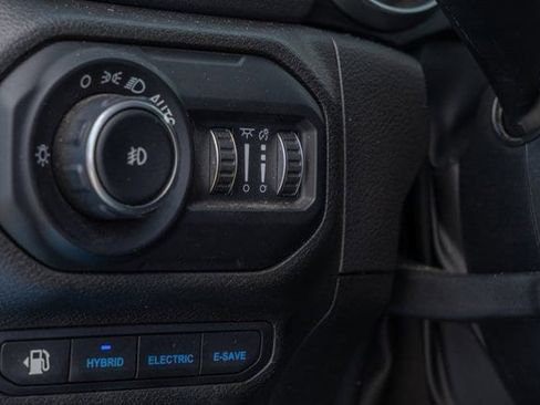 Used 2022 Jeep Wrangler Unlimited Sahara image 23