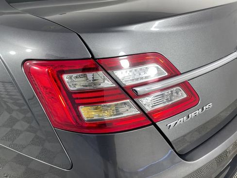 Used 2018 Ford Taurus Limited FWD image 17