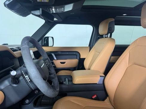 Used 2024 Land Rover Defender 90 V8 AWD/4WD image 5