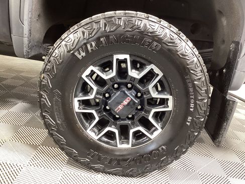 Used 2024 GMC Sierra 2500 AT4X image 10