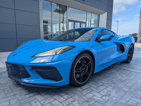 Used 2022 Chevrolet Corvette Stingray Premium Cpe w/ Z51 Performance Package RWD image 2