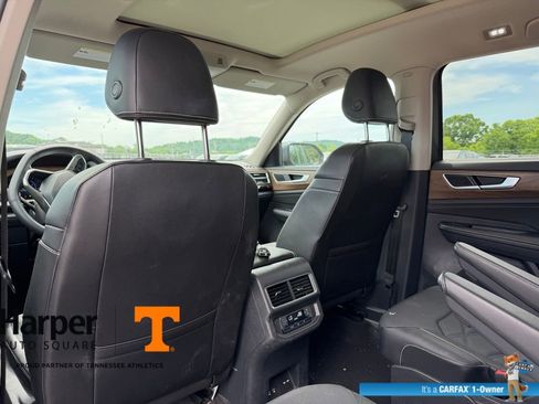 Used 2024 Volkswagen Atlas SE w/ Panoramic Sunroof Package AWD/4WD image 11