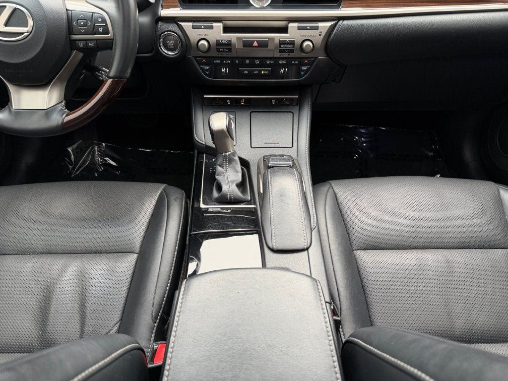Used 2016 Lexus ES 350 w/ Navigation System Package FWD image 13