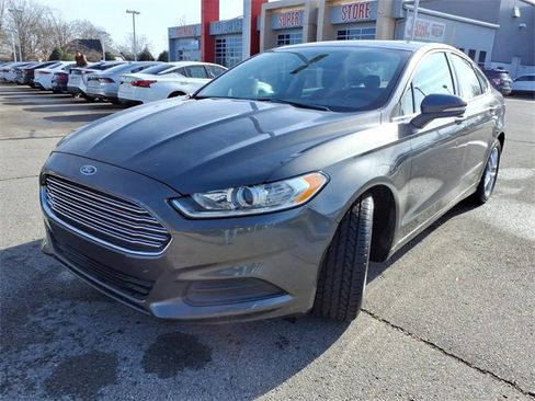 Used 2016 Ford Fusion SE image 17