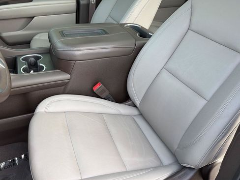 Used 2023 Chevrolet Tahoe Z71 w/ Luxury Package AWD/4WD image 34