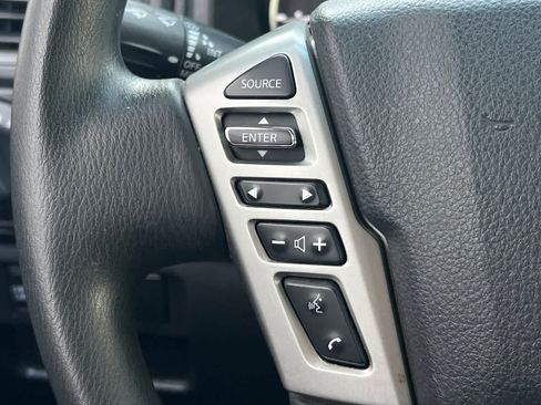Used 2022 Nissan Titan SV AWD/4WD image 28