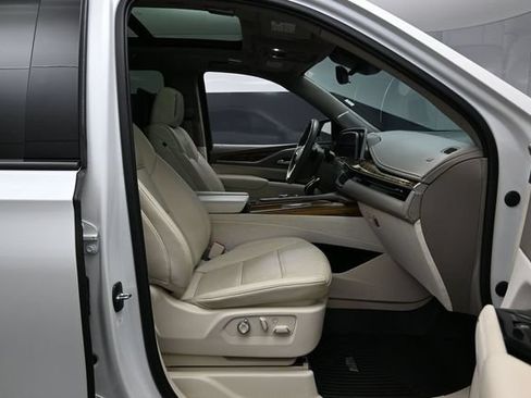 Used 2023 Cadillac Escalade ESV Sport Platinum w/ LPO, ONYX Package AWD/4WD image 33